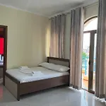 فيلة Laura *