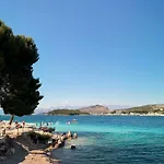 فيلة Laura *